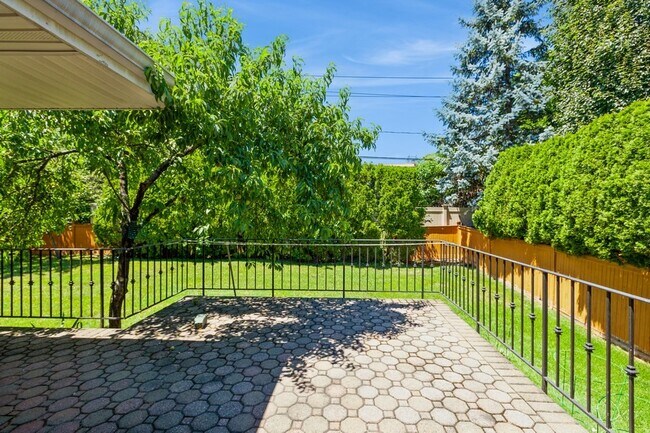 Building Photo - 50 Edgewood Dr