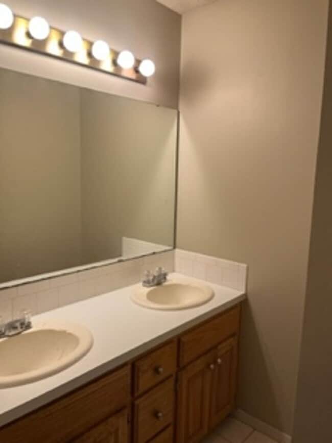 Building Photo - 5713 Remington Way