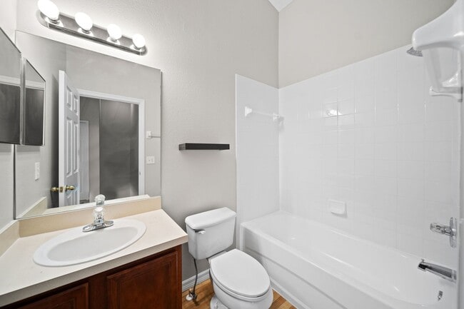 Building Photo - Beautiful 3 Bedroom, 2.5 bath townhouse for rent in Wesley Chapel.