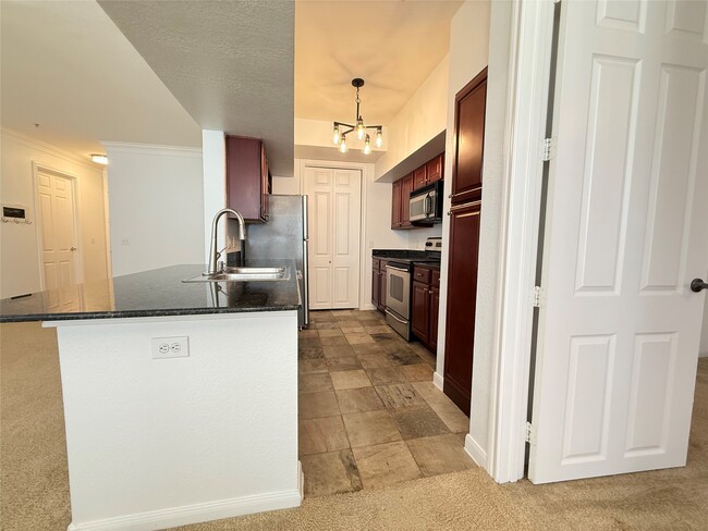 Building Photo - 7575 Kirby Dr