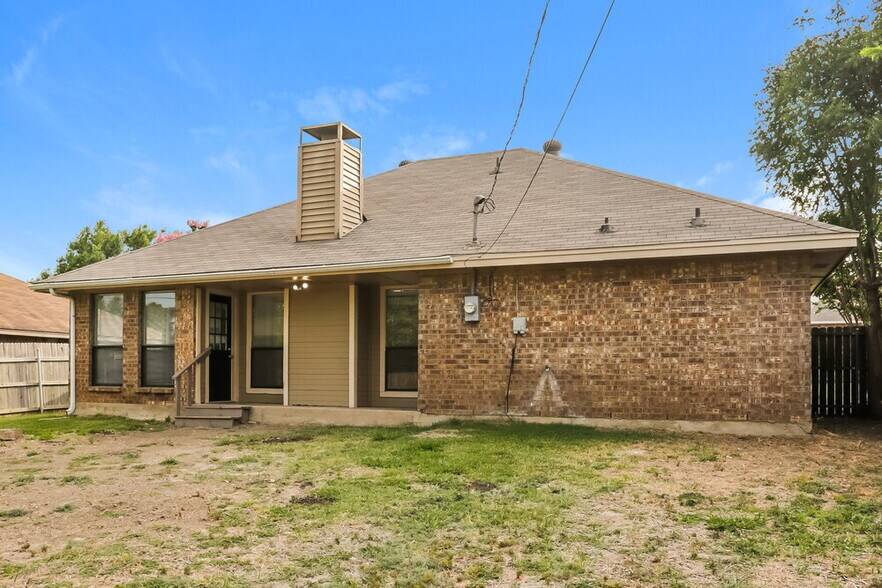 Building Photo - 2110 Mesa Wood Dr