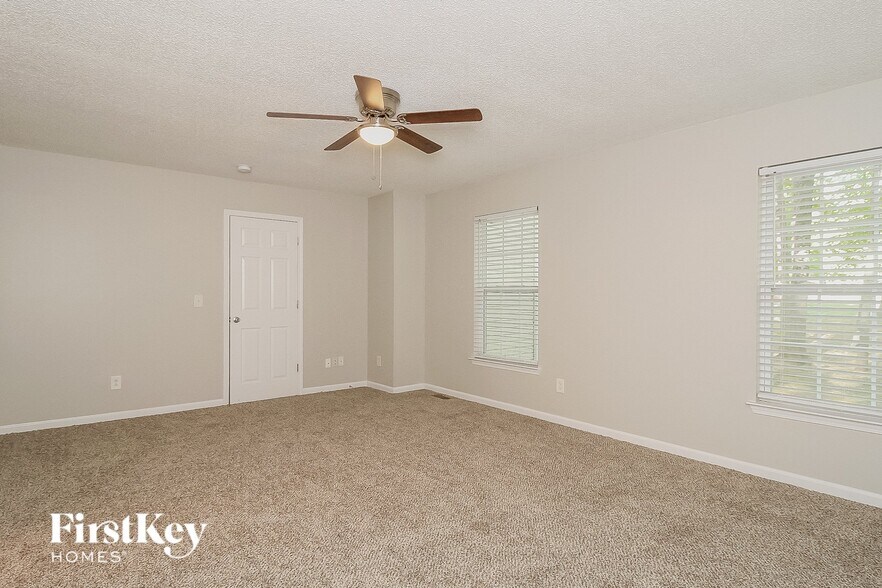 Building Photo - 944 Highland Glen Rd