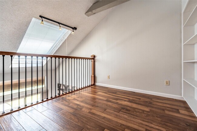 Building Photo - 8411 Sands Point Dr