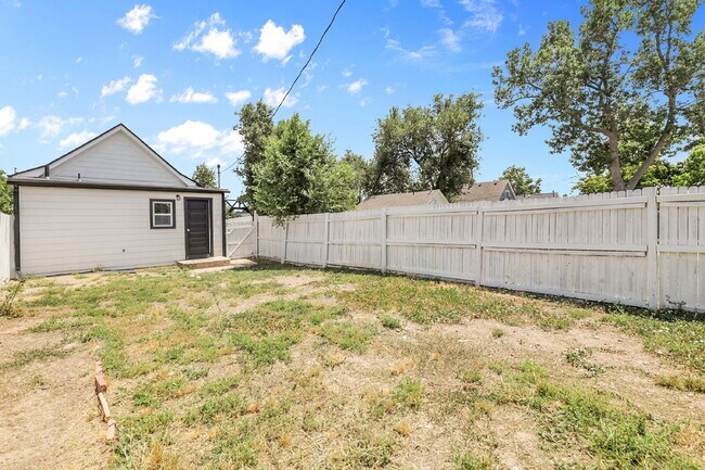 Building Photo - $2,295 - 2 Bed, 1 Bath Newly Renovated Hom...
