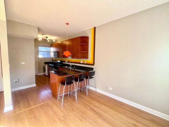 Building Photo - 1334 W Estes Ave