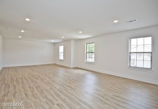 Building Photo - 4 br, 2.5 bath House - 2738 Livingston Square