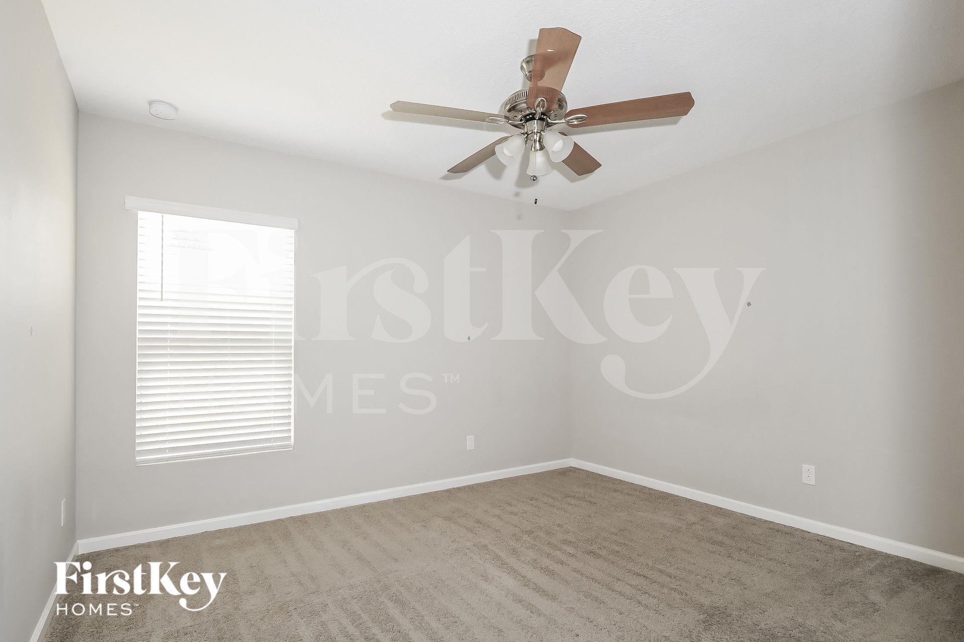 Building Photo - 623 SW Homeland Rd