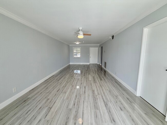 Building Photo - 312 Northlake Dr