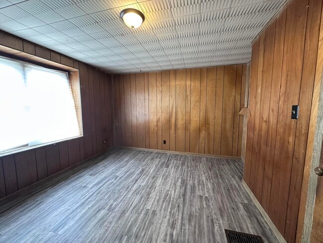 Building Photo - 905 Oak-