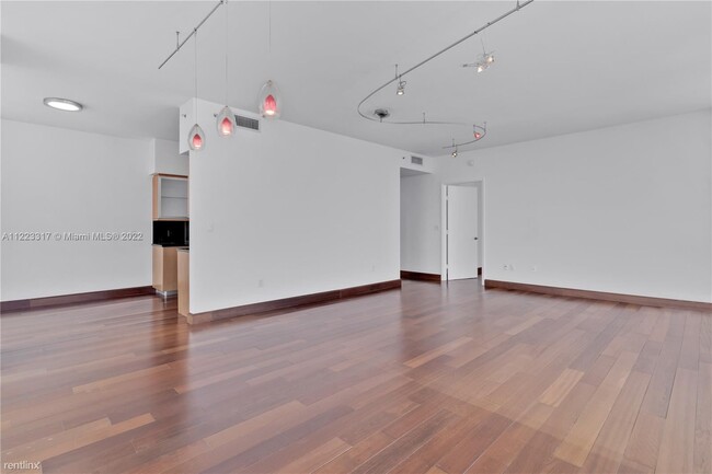 Building Photo - 2 br, 2.5 bath Condo - 6365 Collins Ave AB...