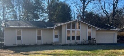 Building Photo - Awesome Farragut Location 3bd/2bath Ranch