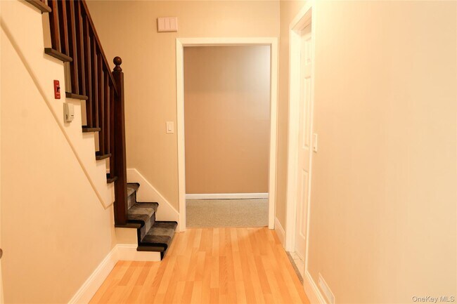 Building Photo - 50 Baron De Hirsch Rd