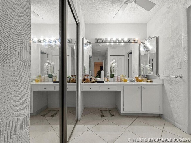 Building Photo - 9286 Vista Del Lago