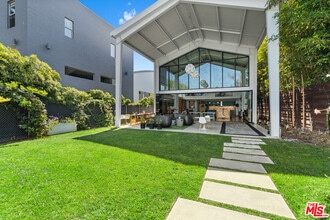 Building Photo - 548 Rose Ave