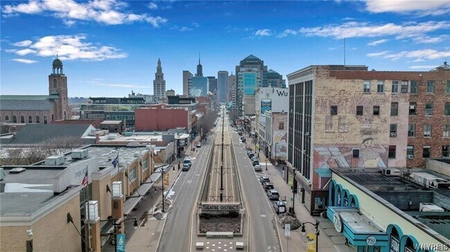 Building Photo - 674 Main St