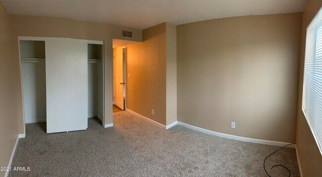 Building Photo - 2217 E Cactus Rd