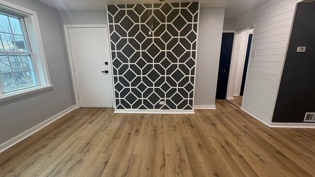 Building Photo - 5618 Phillips Ave