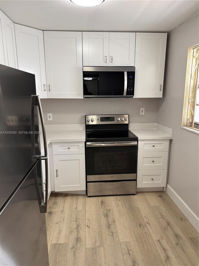 Building Photo - 15600 NW 7th Ave