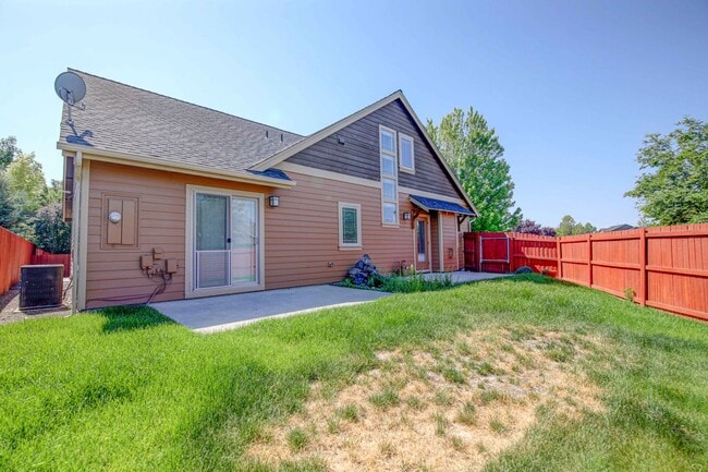 Building Photo - 3 bed/2.5 w/garage in Desirable Barton Cro...
