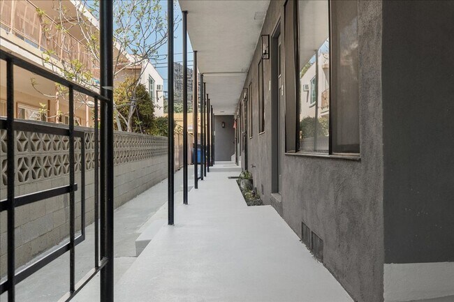 Building Photo - 652 Hayworth Ave