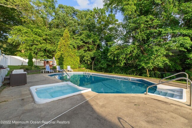 Building Photo - 2 Karen Ct