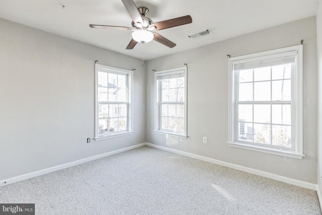 Building Photo - 523 Triadelphia Way
