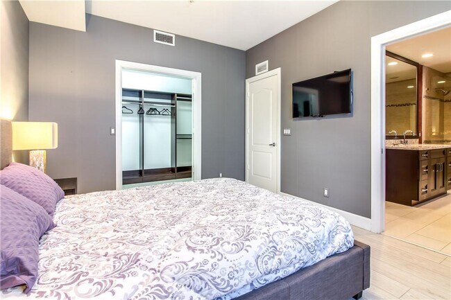 Building Photo - 340 Elm St