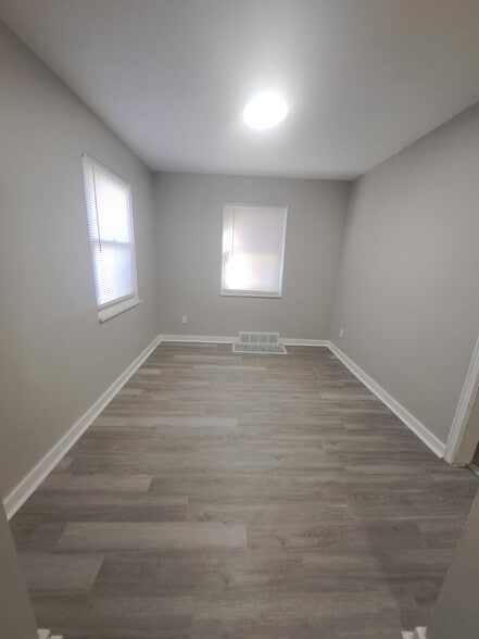 Building Photo - 326 Church Ave