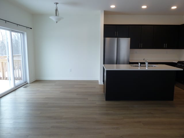 Building Photo - 860 Champions Dr