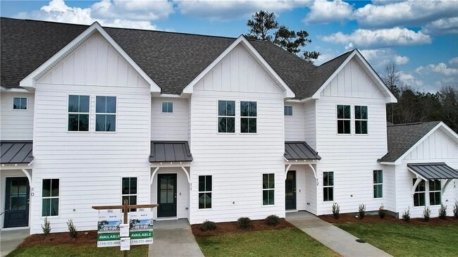 Building Photo - 630 Village Dr