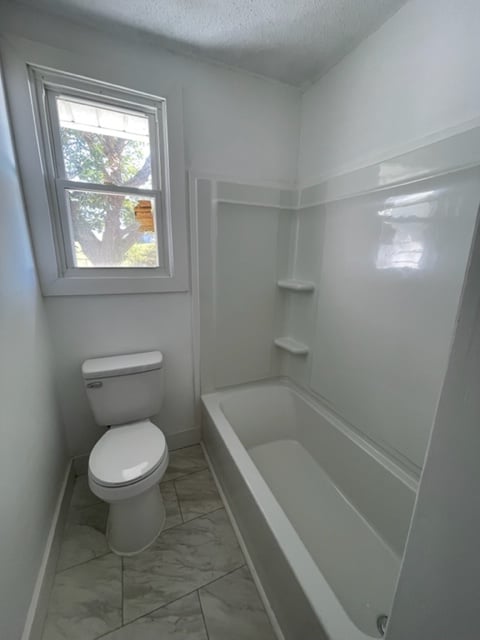 Building Photo - 1704 Walnut Ave