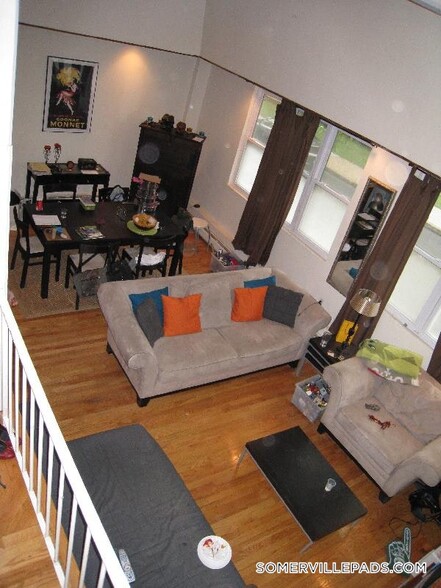 Building Photo - 108 Central St