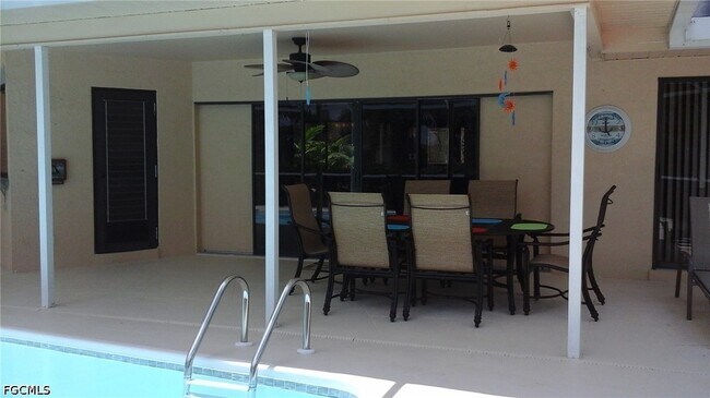 Building Photo - 4011 SW 2nd Ave