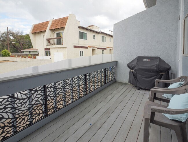 Building Photo - 239 N Juanita Ave