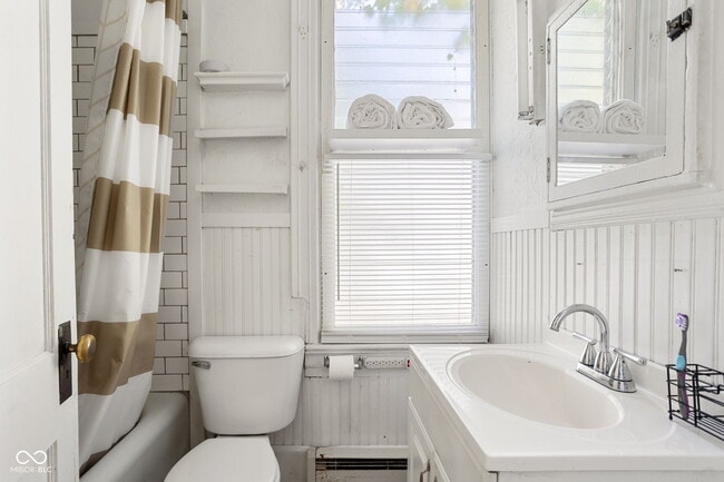 Building Photo - 784 Woodruff Pl E Dr