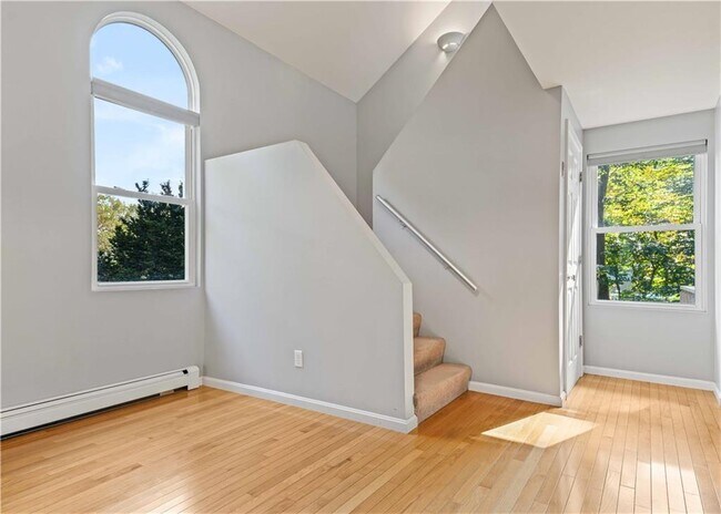 Building Photo - 24 Smith St