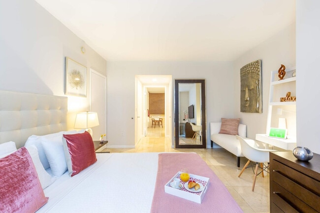 Building Photo - 485 Brickell Ave