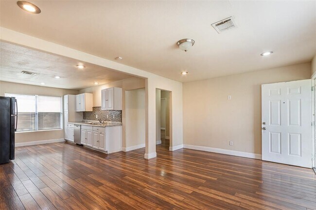 Building Photo - 10601 Murr Way
