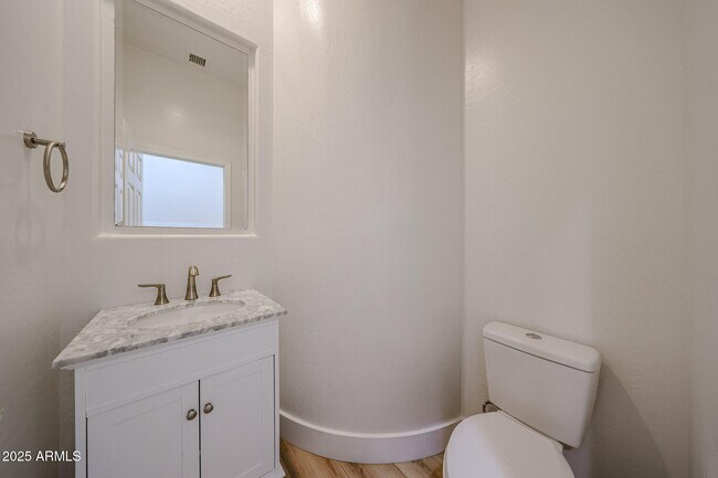 Building Photo - 41735 N Maidstone Ct