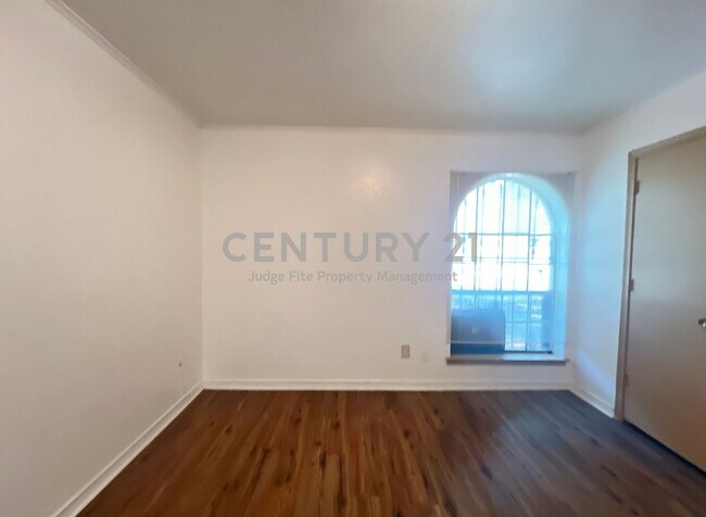 Building Photo - Lovely 3/2 Duplex on Corner Lot in Dallas ...