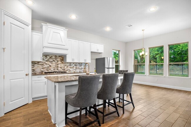Building Photo - 16050 Talamore Ln