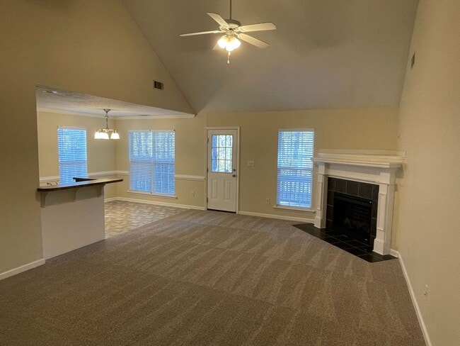 Building Photo - 612 Lory Ln