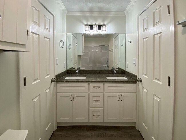 Building Photo - 205 Park Ridge Dr