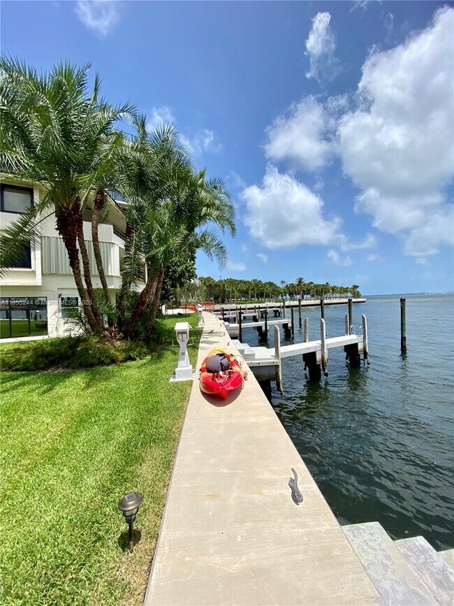 Building Photo - 1632 S Bayshore Ct