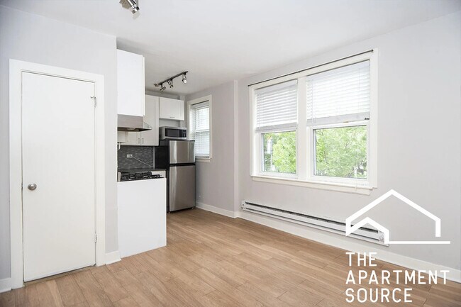 Building Photo - 511 W Belmont Ave