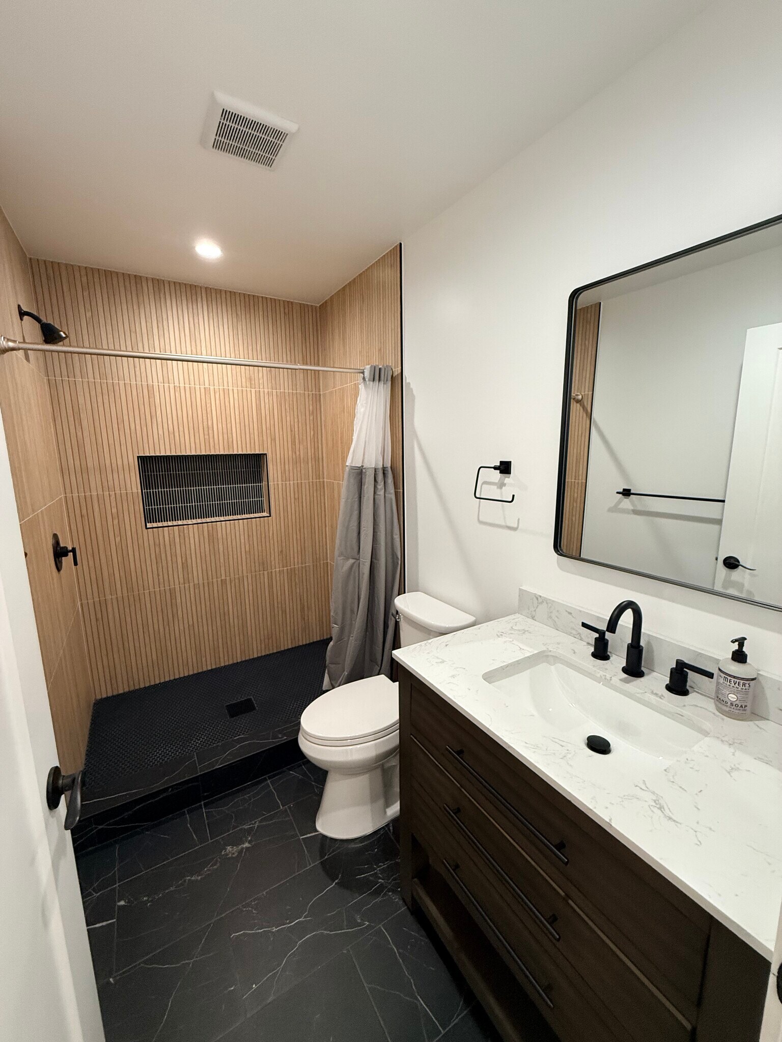 Building Photo - 111 E 60th St