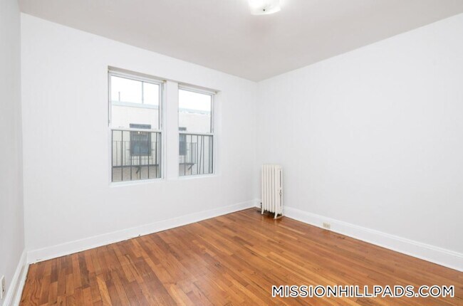 Building Photo - 49 Worthington St