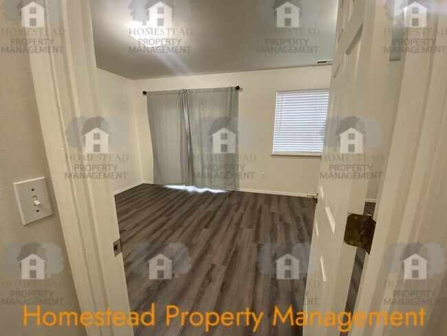 Building Photo - 599