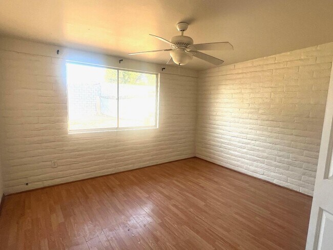 Building Photo - 2328 W Las Lomitas