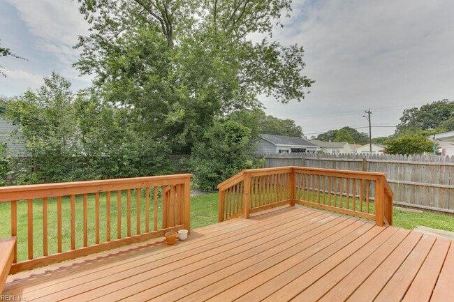 Building Photo - 1405 Baychester Ave